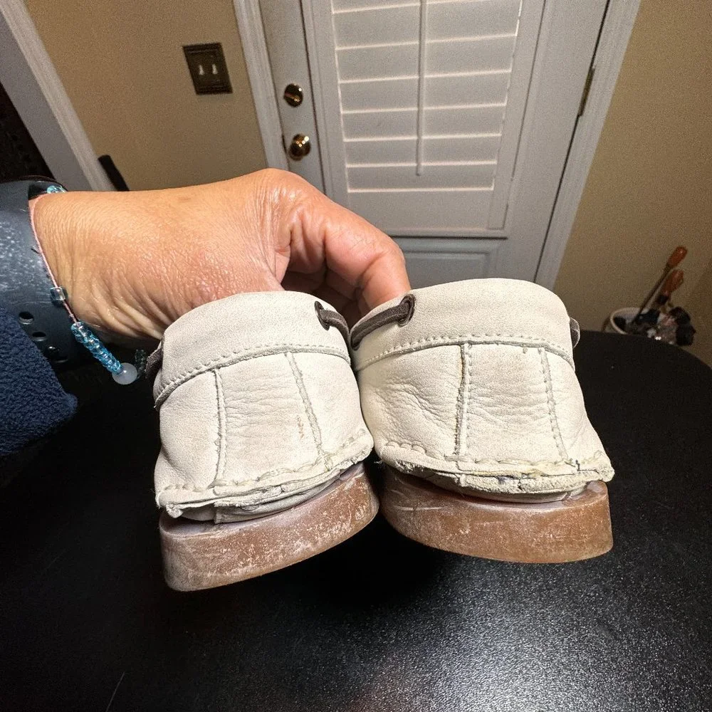 Kenneth Cole Reaction size 8.5 white leather loafers